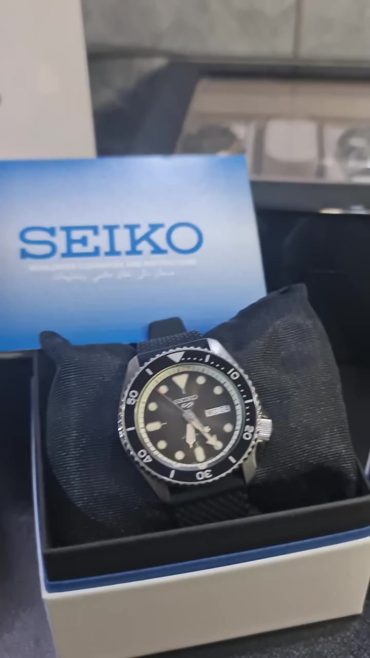 غيبنا وغاب الإبداع تم وصووول تشكيلة مميزة من SEIKO⌚️⌚️

🔥 SEIKO PROSPEX & AUTOMATIC – الفخامة اللي تستحقها 🔥
3 ساعات من Seiko… كل وحدة تحكي قصة قوة وأناقة 😮‍🔥
⌚ بروسبكس Save The Ocean – تصميم غوص جريء بلون أزرق يخطف العين 🌊
⌚ أوتوماتيك كلاسيك فضي – فخامة هادئة لستايل راقي
⌚ دايفر أوتوماتيك أسود – قوة، وضوح، وهيبة على اليد
💥 جودة يابانية معروفة
💥 أوتوماتيك + كرونوغراف
💥 أداء عالي + شكل فاخر
📦 الساعات بحالة ممتازة + مع علبها
💰 سعر قوي ومنافس
🚨 الكمية محدودة – والفرصة ما بتتكرر
📩 للاستفسار تواصل خاص او 0795472588


**إذا كنت صاحب هذا الإعلان وتريد حذفه لأي سبب، رجاءا أرسل رسالة إلى الدعم الفني**