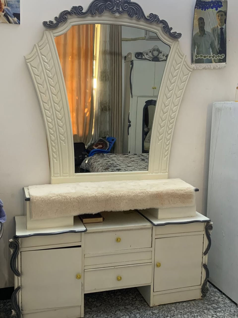 السلام عليكم عندي ها الغرفة عراقيه على تصميم تركي مستعمله شي قليل ونظافه ١٠٠/١٠٠ مكان بغداد اليوسفية سعره مليون 100 واكو توصل بكروه


**إذا كنت صاحب هذا الإعلان وتريد حذفه لأي سبب، رجاءا أرسل رسالة إلى الدعم الفني**