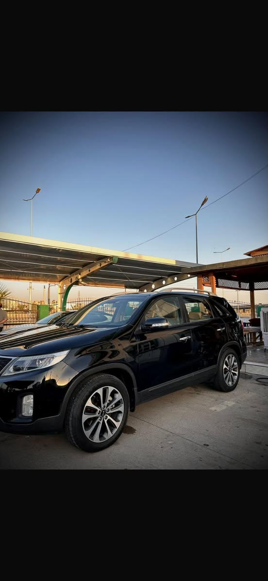 سلام عليكم 
كيا سورنتو موديل 2014 للبيع فقط
المحرك 3500 6سلندر المرغوب 
السيارة نظيفة بدون لا ضربة و لا صبغ فقط تعديل بارد بأيد صاحبها باب السايق و خلف السياق و موضحات بالصور مع كتاب الفحص 
يوجد بطاقة بانزين
مواصفات خليجية فول
بانوراما 
بصمة ابواب و تشغيل
نظام ترحيب
كشنات كهربائية
حساسات الوقوف
نظام ايكو
شاشة ابل كار بلي و اندرويد اوتو
السيارة ما تحتاج اي صرف 
طخم تاير جديد 
و حداده صدر جديد
التبريد ثلج
الدهن المحرك و الكير جديد مبدل
صرفية الوقود ممتازه مقارنة مع باقي سيارات
السعر 18500 دولار
دفتر و 85ورقه و بي مجال بسيط 
الرقم : *********** موجود اتصال و واتساب
