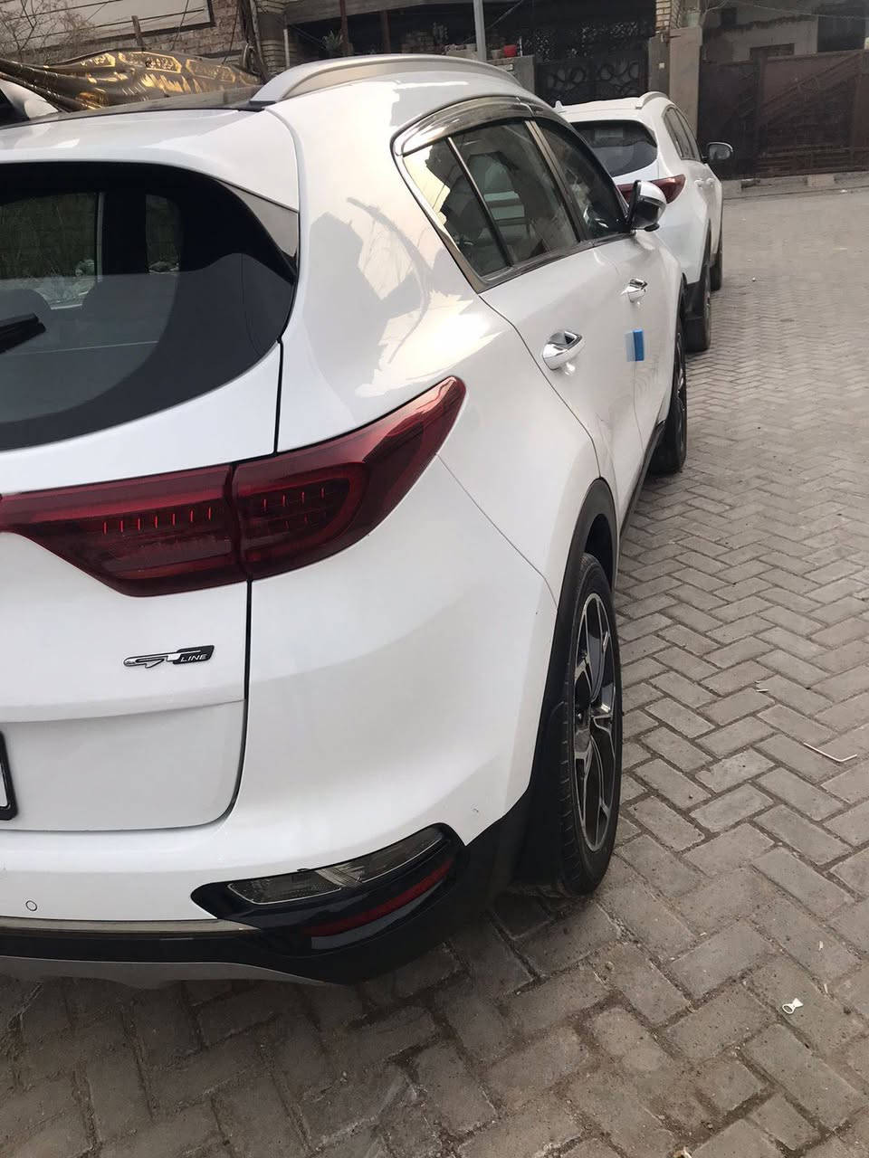 كيا سبورتج موديل ٢١ جيتي لاين بيه بارد بصيط والباقي مكفوله  ماشيه ٦٤ مكان السياره بغداد رقم الهاتف *********** السعر  ٢١٣ وبيه مجال بصيط
