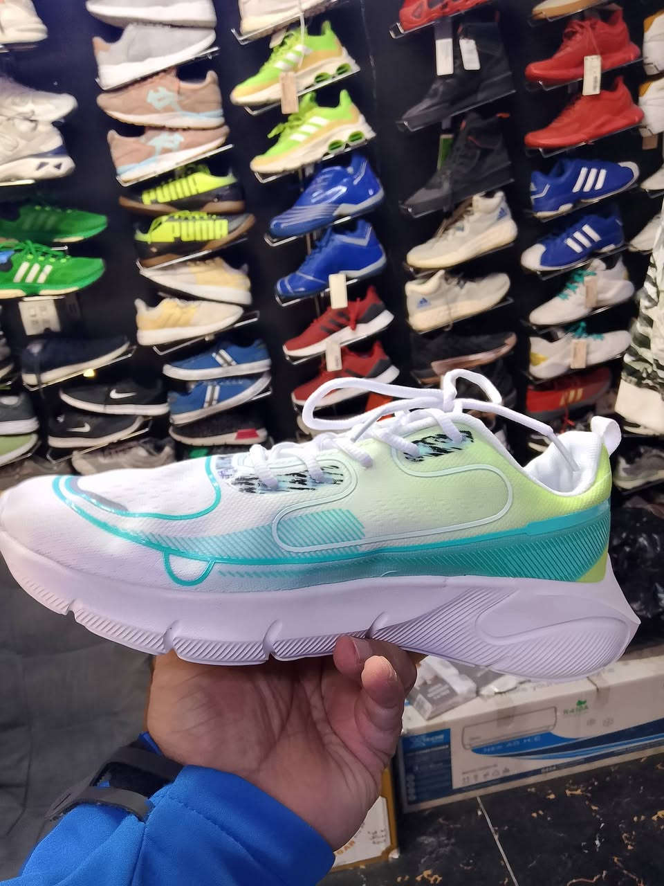 X TEP ACE 
saiz.45
28cm طول القدم
سعر القطعه.. فقط 20الف فقط 20الف 
للحجز والاستفسار راسلنا واتس اب ***********
توجد خدمة توصيل كل المحافظات
