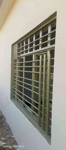 يوجد كادر صبغ وتنضيف  أبواب و شبابيك و منازل و باسعار مناسبه ***********
