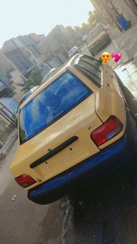 سيارة صغيرة صفراء اللون بحالة جيدة من الداخل والخارج. تلبي احتياجات ال...