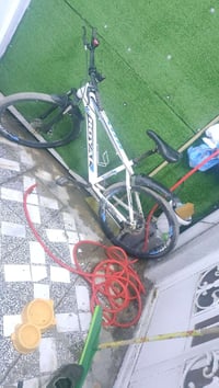 بايسكل رياضي ماركة رويال مابي نقص بس البريكات يحتاجلهن ضب حجم 26 سعر 5...