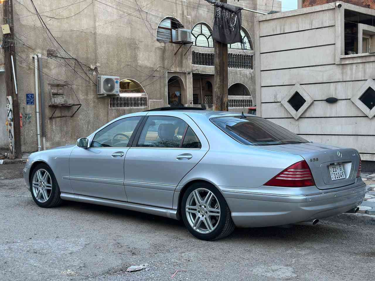 السلام عليكم للبيع 
مارسيدس S55 AMG اصل سرعتها 320 موديل 2000 من النوادر كفالة عامة عدا باب خلف الصدر صبغ اثر شخط فول الفول ميحتاج اذكر شنو بالك مواصفات بيها الصور تحجي مقاعد خلفية منفصل Vip ماشية 216 الف كم مملعوب بيها وضع شركة سبير منازل السعر 155 ورقة رقم سليمانية شرط التحويل للاستفسار ***********
