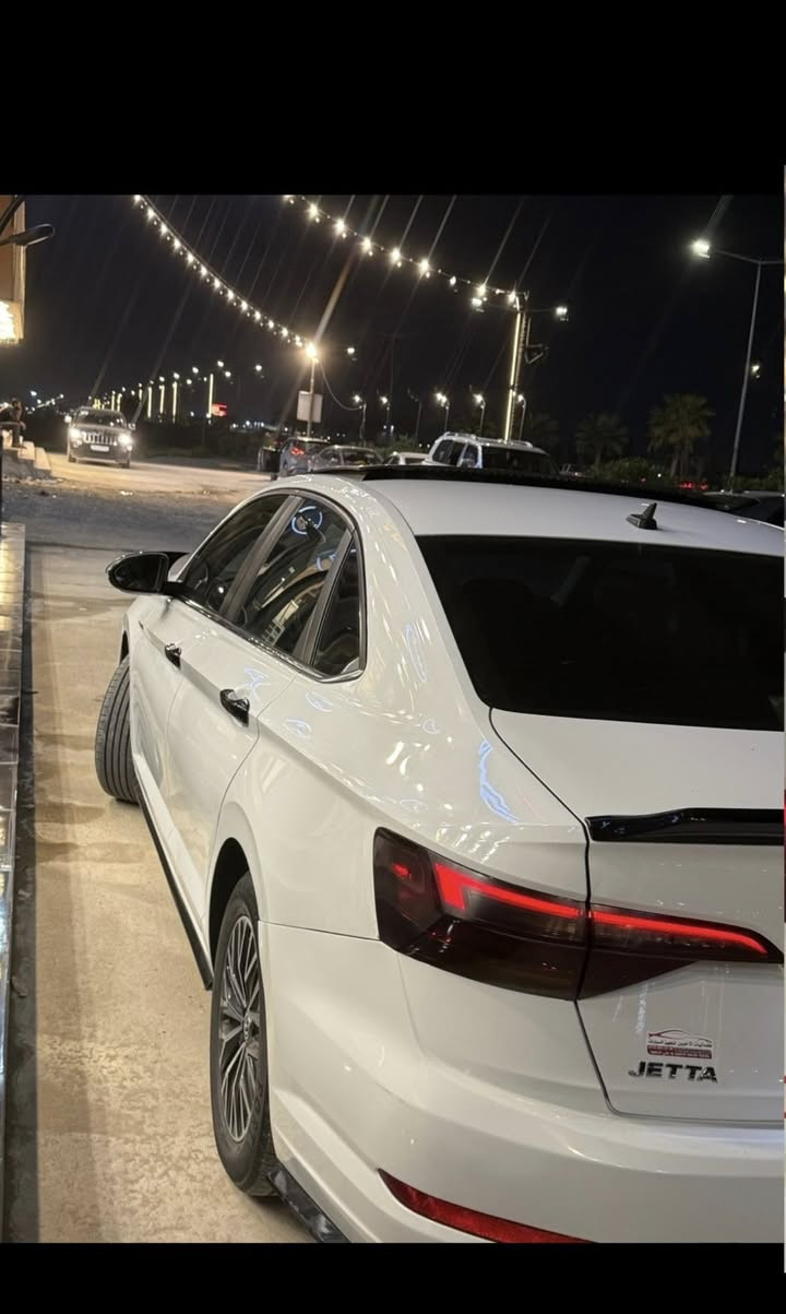 ‏Jetta 2019 SE
السيارة مكفولة من كل شيء

بجم كبس، 
فقط باب خلف السكن صبغ بدون دواخل و اسفل الصندوق مكان رقم، مع دعامية خلفية...
ربع جامرلغ خلفي تقريبا شبر بارد 

سياره ماشية 85 ميل وقابل للزياده 

كل ايرباكات سليمة %١٠٠

مكان :  صلاح الدين تكريت 
***********

‏3VWC57BU8KM009291
