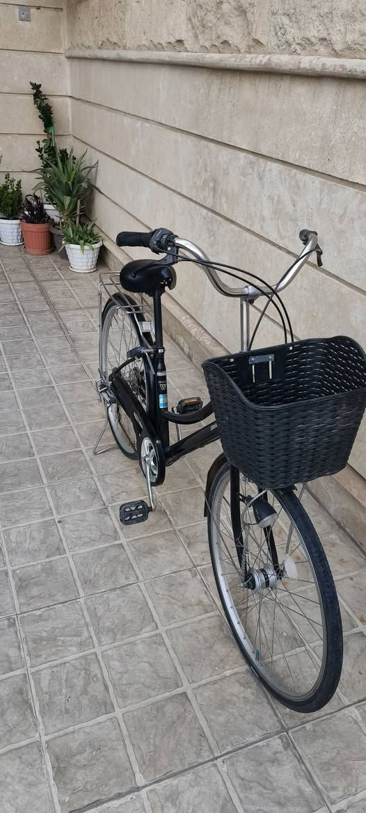 بايسكل ياباني حجم 26 كله بشرط علبلاد  6 كير حساس امامي مابي اي نقص سعره 75 قفل بدون   تعامل شراي اتصل ***********
