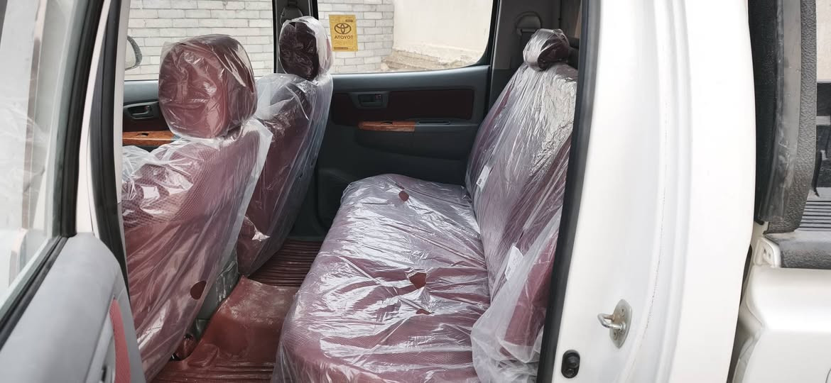 السلام عليكم اخوان للشرايه فقط  بيكم هايلوكس بدون لوحات 2011 كير عادي جديد باكيت كفالة من كلشي كص وضربه وفتح كير محرك حداده كله وضع شركه شرط المكان البصره قضاء المدينه اتصل *********** السعر 105
