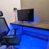 ميز، mdfخشب مع كرسي 140سم70xسم للبيع مكاني بغداد 07806856225