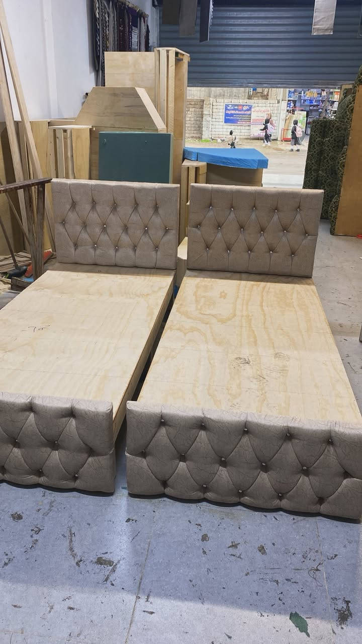 #بسعر مغري وتنافسي

� تخت عراقي للبيع مباشر من المعمل 📢 

✅ صناعة محلية متينة وبجودة عالية
✅ خشب قوي ومدعّم، يتحمل أوزان ثقيلة
✅ ظهر مبطن بألوان وأقمشة عصرية (اختيار حسب الطلب)
✅ أرجل خشب صلبة وثابتة عدد 6 ارجل

⚒️ متوفر قياسات وألوان حسب رغبتكم
🚚 خدمة توصيل متوفرة

📞 للاستفسار والطلب:اتصال او واتساب 
***********

***********

***********
