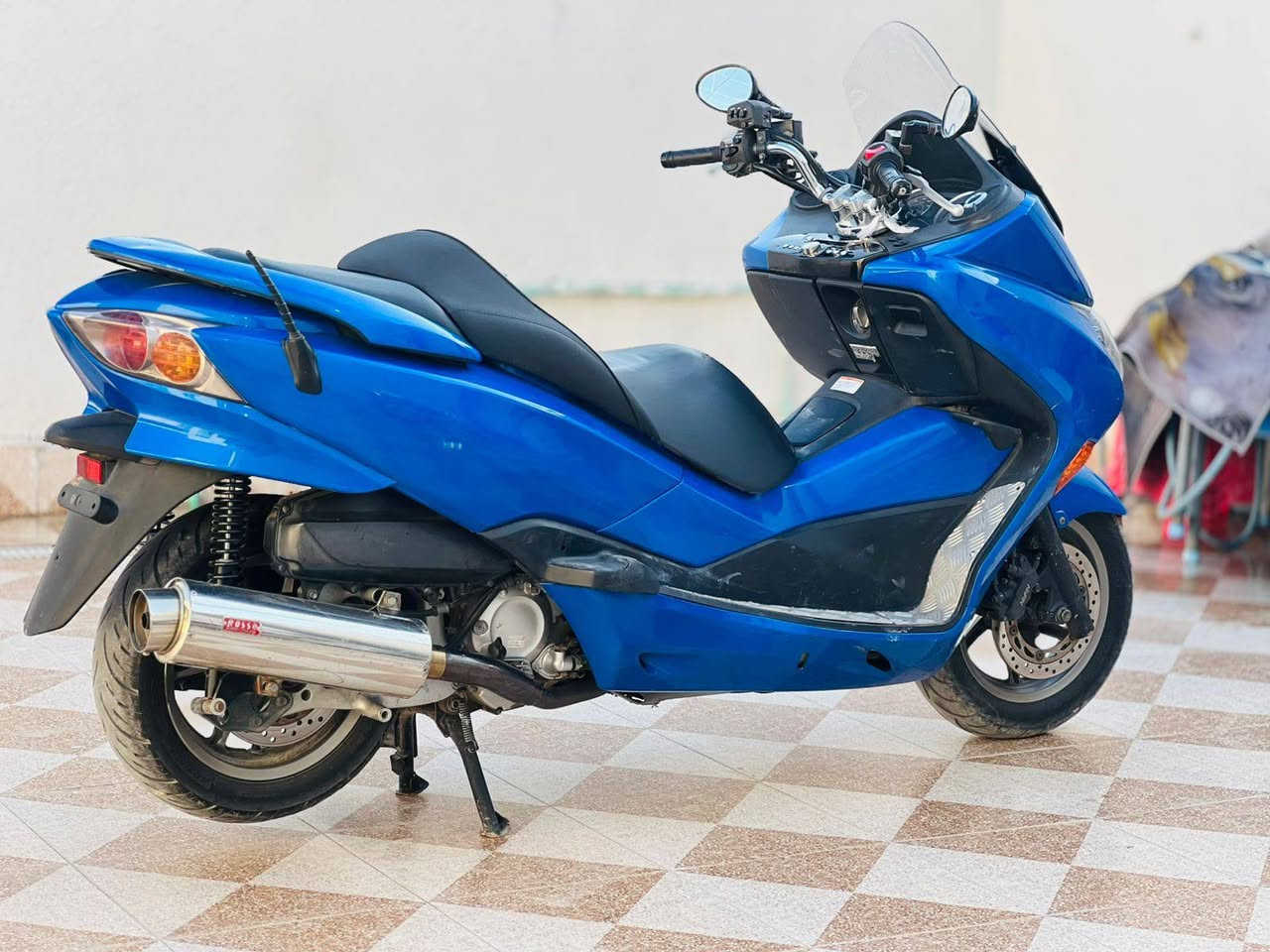 سلام عليكم اخوان. 0 /10 دراجه رمبه مكفوله كفاله عامه ترايك وين ما تريد. الدراجه كدامكم نضافه مثل ما واضحه عدكم بصور. سعر مليونين. و550وبيه مجال.  *********** // من رخصت لادمن
