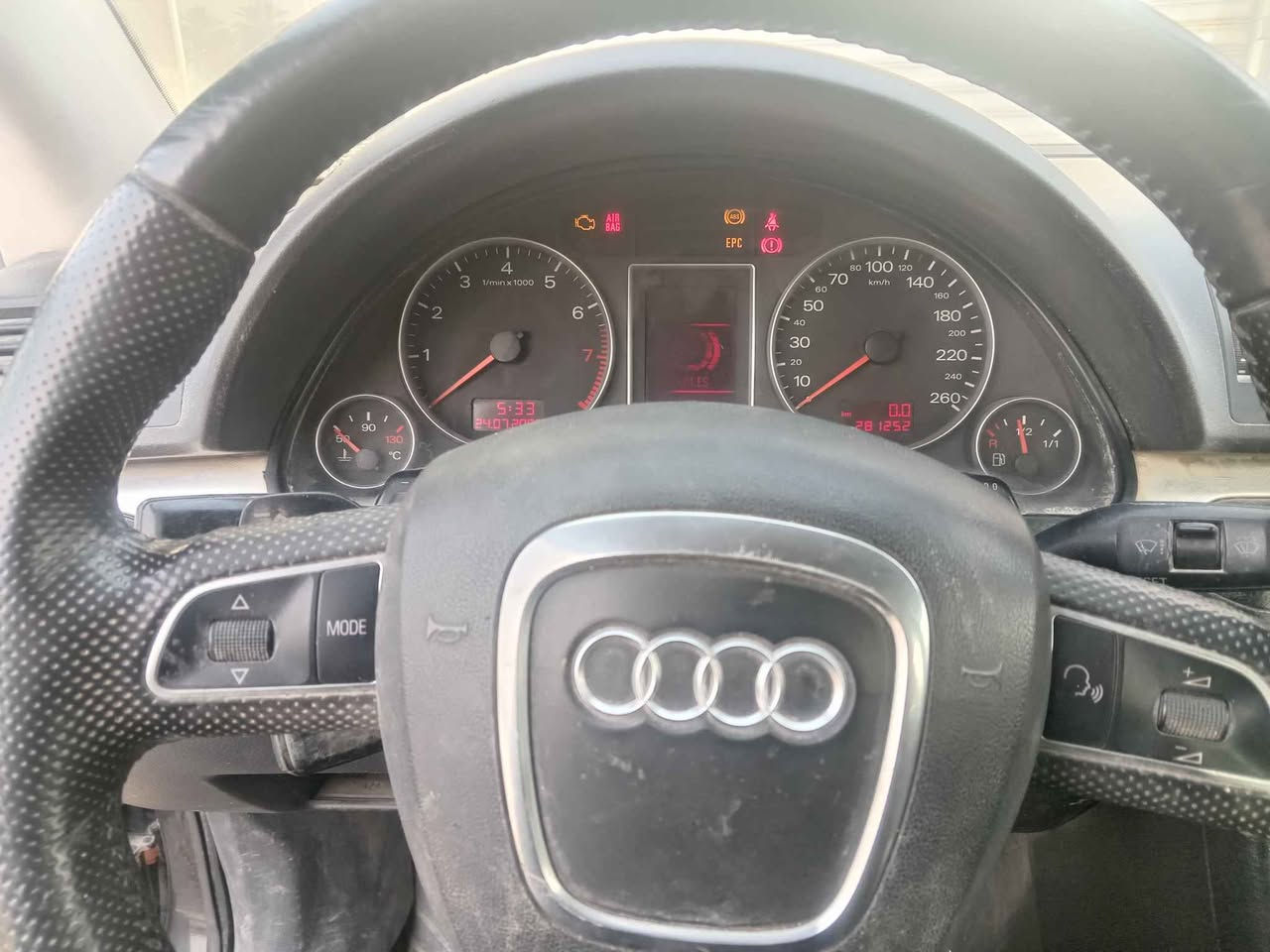 اودي a4 مكفوله من الكص والصبغ عدا جاملغ امامي وشويه من البنيد موديل ٢٠٠٧ معروف بالمتانه والقوه مكينه ٢٠٠٠ كير عادي ٥ نمر رقم شمالي وكاله وغرامات عليه  سعر قفل ٥٥ ورقه مكان السياره بابل *********** المحمودية, بابل
