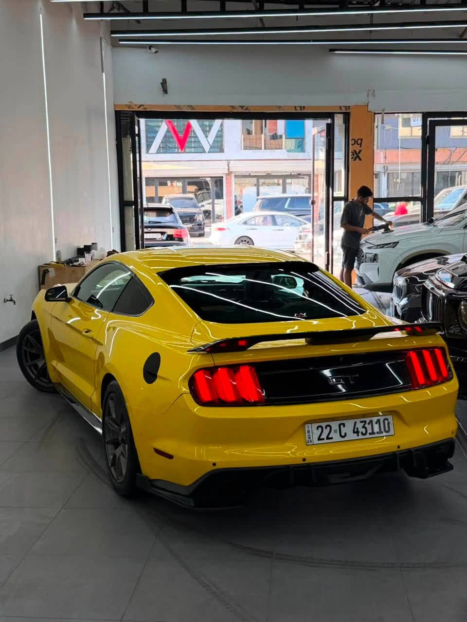 السلام عليكم 
موستنك ٢٠١٥  V6 للبيع 
لون اصفر مميز 
جديده جداً
بدون اي نقص 
٣ قطع صبغ 
صور الحادث بالمنشور 
السعر ١٢٩ 

***********

