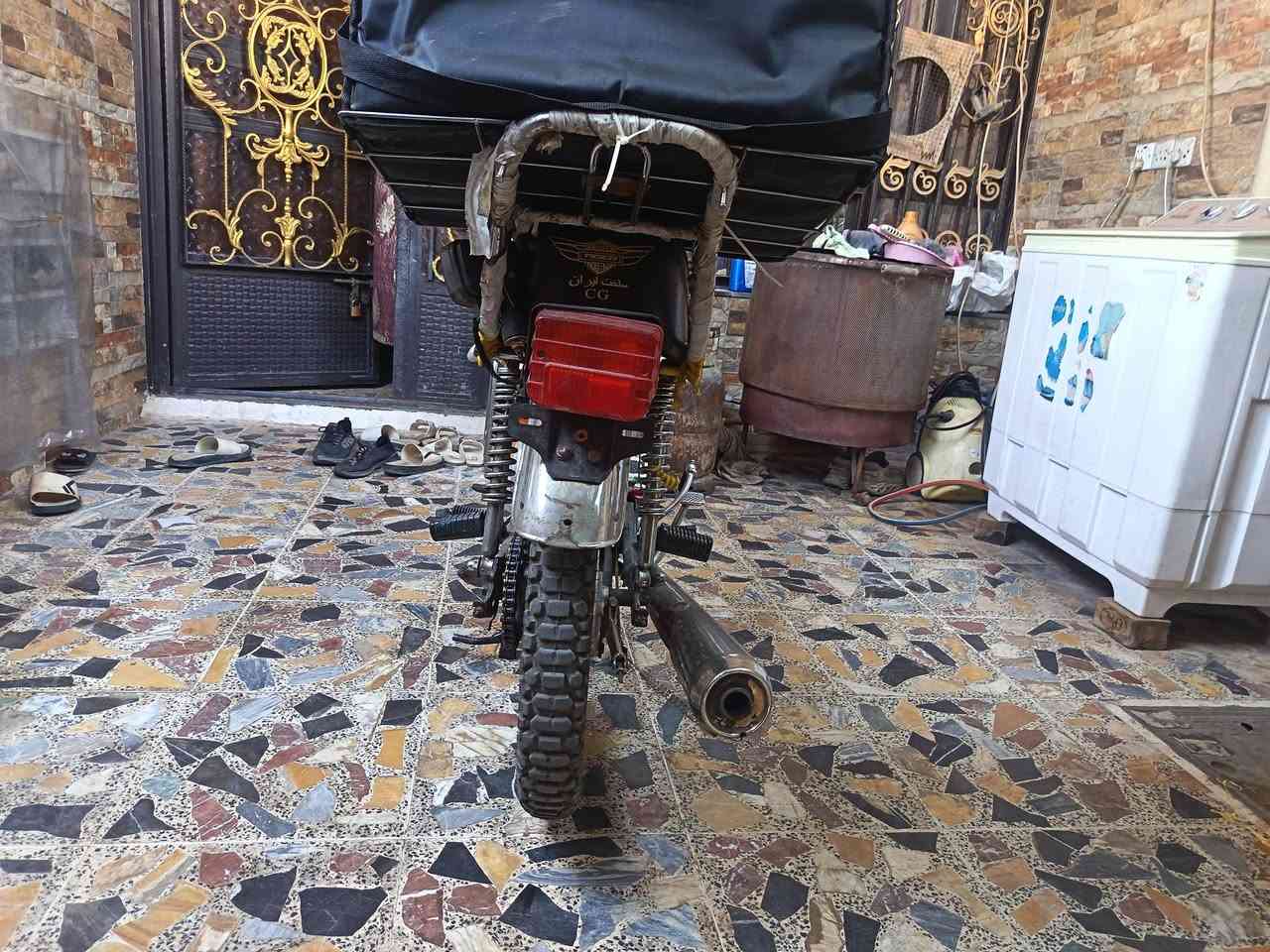 السلام عليكم من رخصت الادمن
عندي دراجه للبيع 
الدراجه تايكر 24 و125 سيسي اربعه كير
 شغاله الدراجه بس بيها نطوح دهن من الجبن تبدل جبن ودهن والدشبول بي كسر والماسده واشاير وصفحيات والدراجه شغاله وخير من الله والدراجه تفيد المصلحين واهل التفسيخ ومتكلفهم 60او80 الف ويبيعها سعر يرضا الله وباله وهاي صورها موضح كلشي بس مامغسوله لين مابيه حيل دوز تجي وتلكاها مغسوله

السعر: 400الف وبيها مجال وفوكاها بوسه وخادم للطيبين 
عنواني: بغداد سوق العصري 
للتواصل متوفر وين ميعجبج 
رقمي: 
واتساب وخط: ***********
وهاذا الثاني بي بس واتساب: ***********
