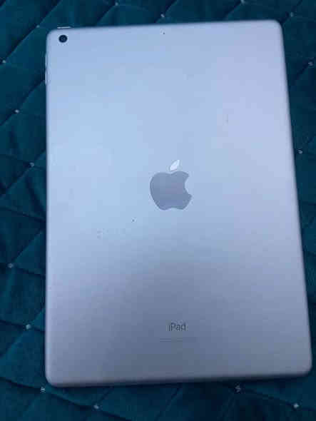 سلام عليكم 
يباد 9 
ذكرته 64 
بطاريه 88 
جهاز فول نضافه 
مكفول من كلشي 
تصال ***********
