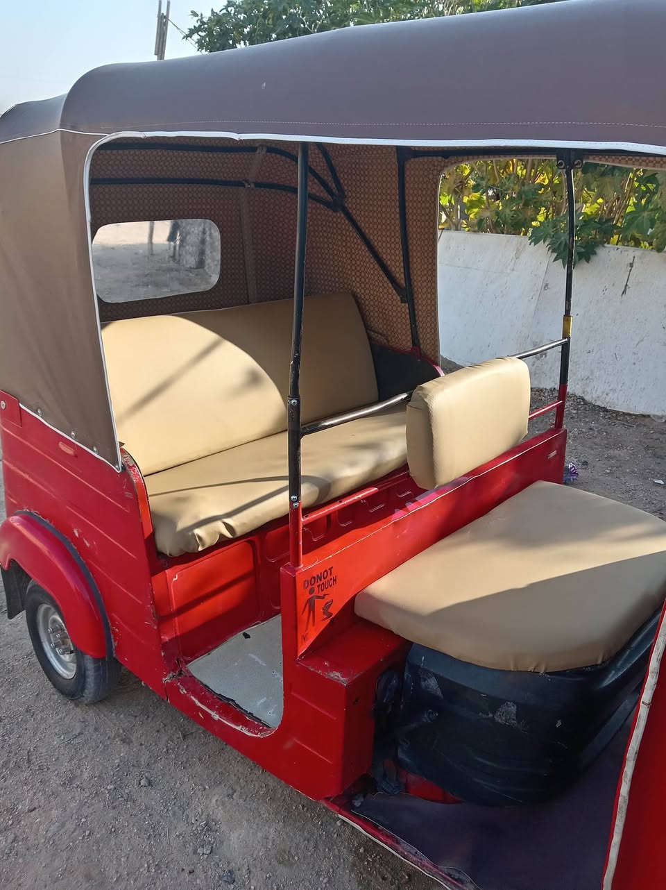 تكتك للبيع موديل 17 تعمير 20 أوراق مداور يم حسين السعر 3و500 مكاني حي النضال قرب المصتوصف ***********
