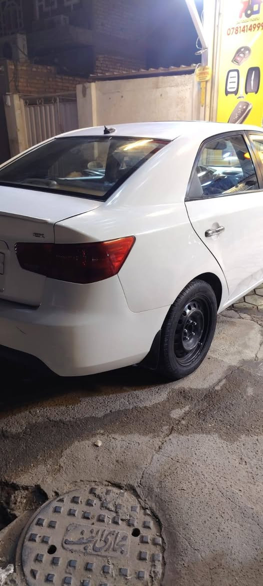 يالله السلام عليكم
كيا فورتي موديل ١٣
امريكي حادث جاملغ وبنيد
 بدون دواخل تغير لون من اسود الى ابيض
معروضه ٩٢ بيها مجال حك الجيه
مكان السيارة نجف للتواصل
 ***********
