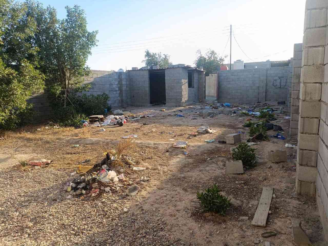 السلام عليكم ورحمة الله وبركاته يوجد لدينا قطعه ارض للبيع المساحه 200 متر نوع العقار عقد زراعي مسيجه بل كامل 
المكان البصره الزبير خلف المعارض السيارات 
السعر 7 مليون رقم الهاتف
0770 907 7251 ابو عباس الزبير, البصرة
