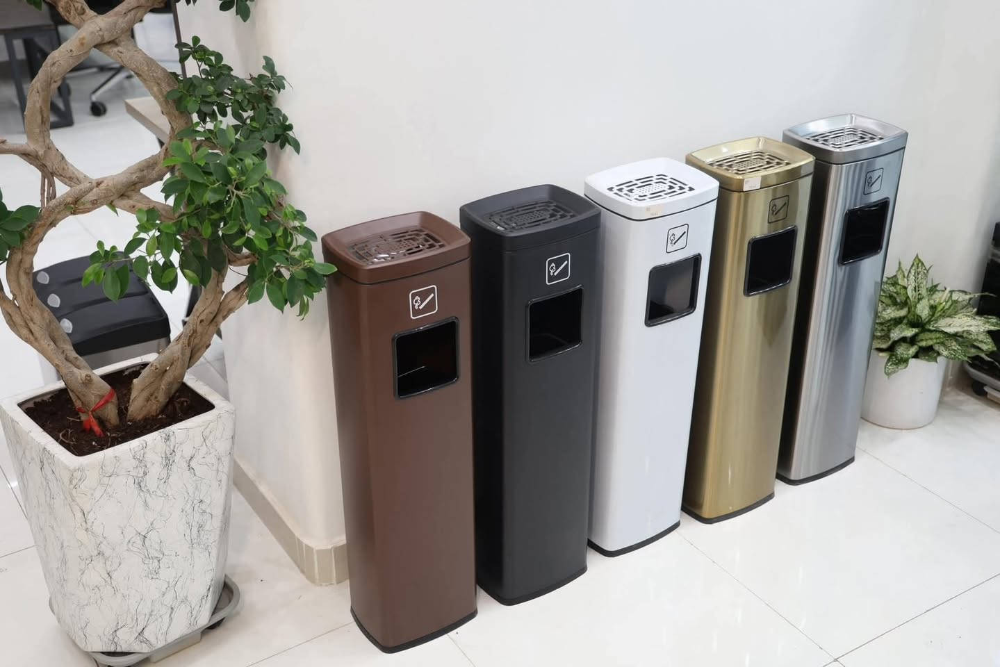 أثاث🧭 مكتبي مريح ومتين🧱 يجمع بين الأناقة 💥والوظيفة، مصمم⚙️ خصيصاً لتعزيز💫 إنتاجيتك وراحتك 🫧طوال ساعات⏰
مجموعه مختلفه من الدولاب الحديد ولخشب 
 العمل."#الشدونقل_مجانآ عروض خاصه علئ الموسم الجديد  #الشدولنقل_مجانآ داخل_بغداد_نقدم_لكم_افضل_
العروض ⚒️🔧 #اسعارنآ_ تنافسيه  ⛳
مجموعة جديدة من الاثاث المكتبي نرجو ان تنال رضاكم 
(💯 ).المنشاء تركي🇹🇷🇹🇷  ولصيني المتياز 
السعار ولقياسات اسفل كل صوره 👇👇👇
( #مستعدون_لتجهيز_اشركات_ولدوائر   الدولة ).
للحجز والاستفسار يرجى مراسلة👨‍💻 الصفحة او الاتصال عل الرقم (***********)تتوفر خدمة  واتساب☎️
