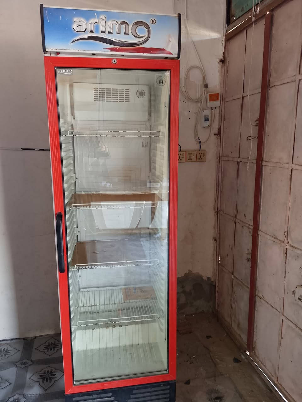 براد عدد 4 اخو الجديد شرط العمل سعر  مليون  600 ألف مع المجال (((حي النضال الشارع الفاصل بين حي النضال وحي الغدير ))) *********** مع رفوف جديد جداً 40 متر
