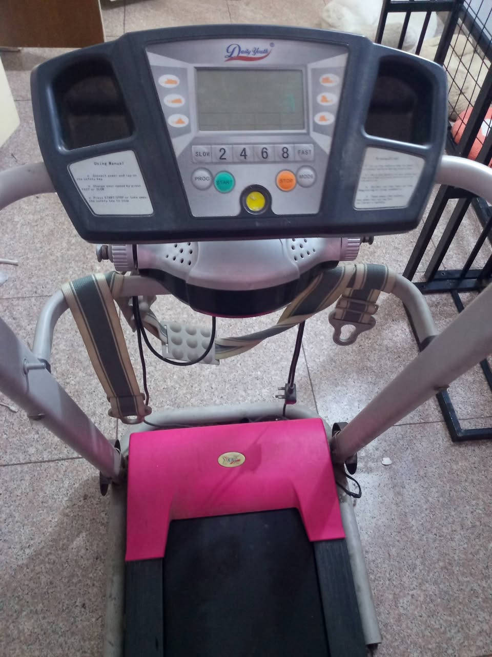 سلام عليكم جهاز جري نضيف وشغال يتحمل وزن 140مكانه بغداد سعره 160وبي مجال بسيط ***********
