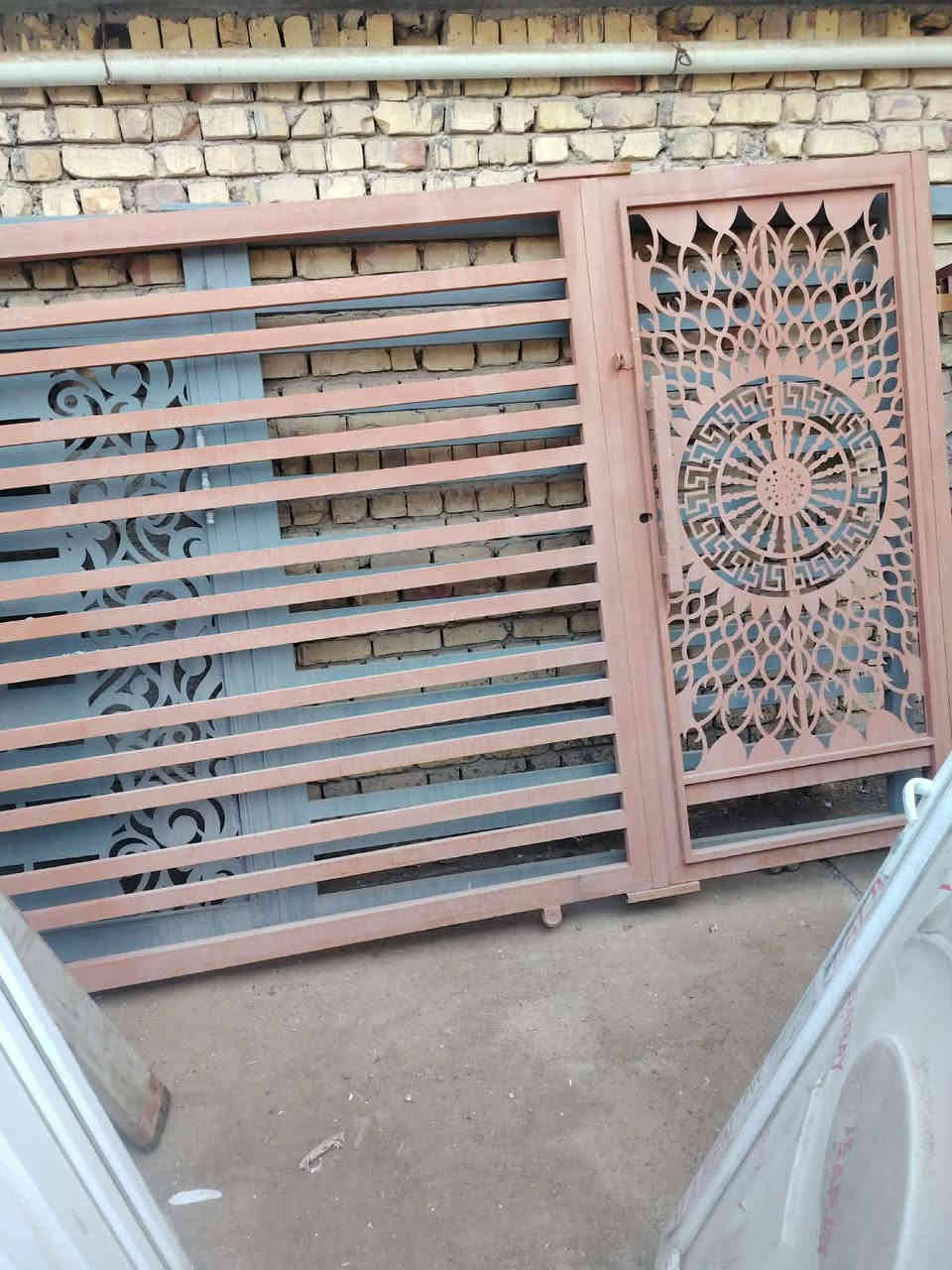 تشكيلة ابواب تناسب الاذواق حديثه حديد وبلاستك وشبابيك وشيش مستخدم بإدارة أحمد الويسي  مقابيل علوه بلدروز النموذجيه رقم ***********
