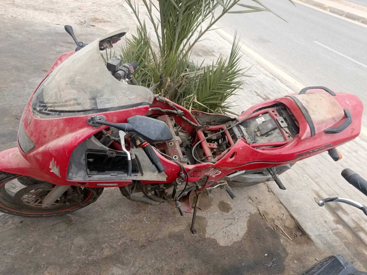 سلام عليكم بطحه فلس ونص لي ياخذه ذا ميصلحه يبيعه تفصيخ او عنده دراجه نفسه يأخذ ويحل عليه 

***********
سعر خاص الشراي يطب بداعت الله لا طب وانته ما تشتري
