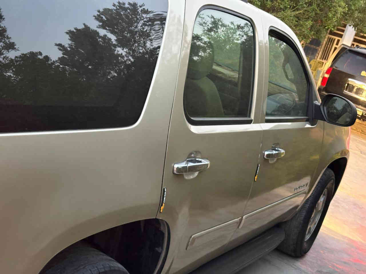 تاهو ابتر موديل ٢٠١٠ ادوات ادوات مكفوله من السرقه والعشائر بيها كص قماره سياره دخول جديد جاهزه مكان بغداد عارضها ٧٣$ وبيها مجال حك الجيه *********** للبيع فقط بدون مراوس بدون مراوس
