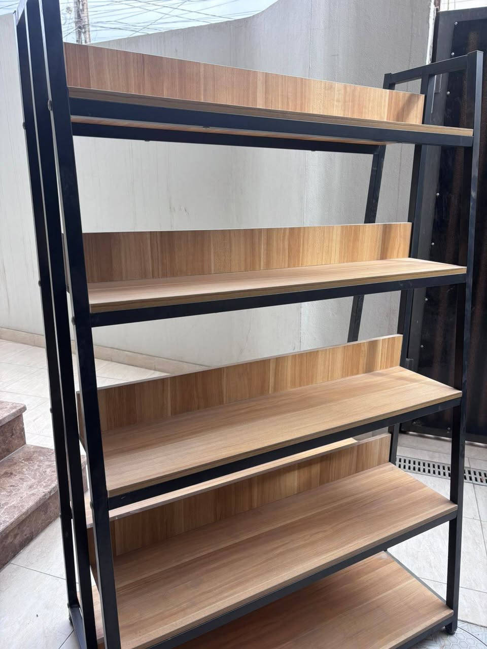 الميز  سعره 50 الف
 
الرف الوسطي سعره 140 الف

الرف / عرض متر  سعره الواحد 100 الف عددهم4 

الرف / عرض متر و20 سانتيم 
سعر الواحد 125 عددهم 2
للتواصل 
‭0780 462 7608‬
