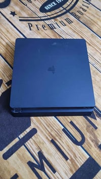 بلي 4 وسماعة هايبر اكس كلاود 2 واقراص 2 وحساب كامل للبيع ( كلهن سوة اب...