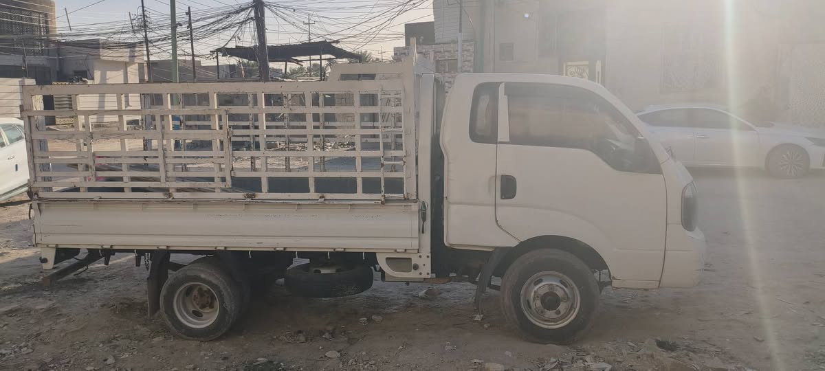 السلام وعليكم كيه فحل موديل 15سنويه جديده وهزه جديد ورقم دولي محرك كير شاصي كله شرط تحويره 14 وتانكي كاز 120 بيها ظرر الباب مال سائق مبدل وبعد  صبغ ماصبغ مكان الظربه كدام العين هاي صورها وشرط تحويل ثاني يوم سعرها 105مكان السياره كربلاء للتوصل الاتصال عل رقم ***********
