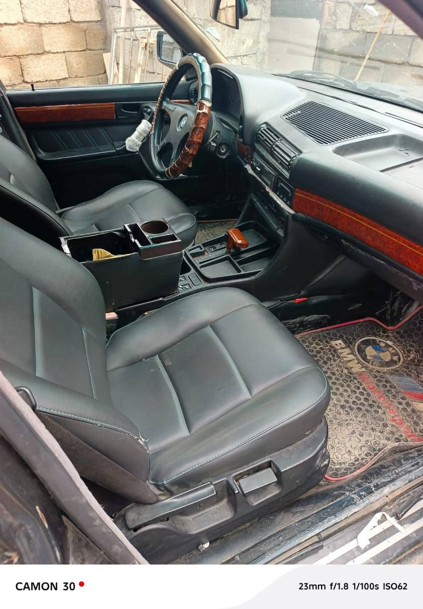 السلام عليكم بي ام موديل 92 السياره فول كير ومحرك شرط صدر جديد طخم تاير جديد كهربائيات كله شغاله داخل جلد شرط التحويل السعر 38 وبيه مجال بيع فقط
***********
