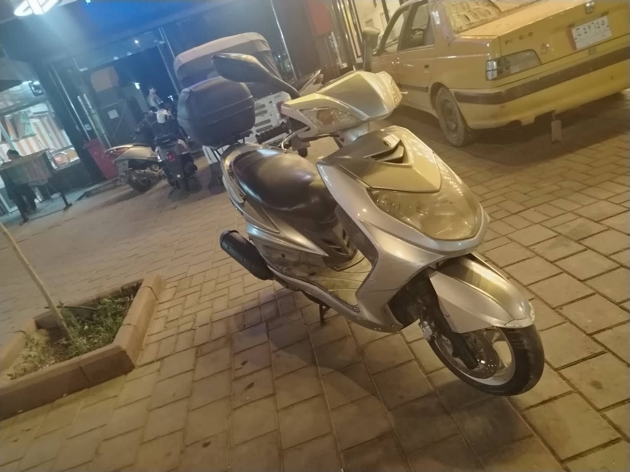 سلام عليكم دراجه سكنس فحل نوزل دراجه جديده مال جناي مابيها اي نقص نقص بس كيلو متر مالتها ستان كهربائي وباقي تفاصيل عله خاص متواجد واتساب وفيس عارضها 800 وبيها مجال الطيبين هاذ رقمي ***********بي واتساب

