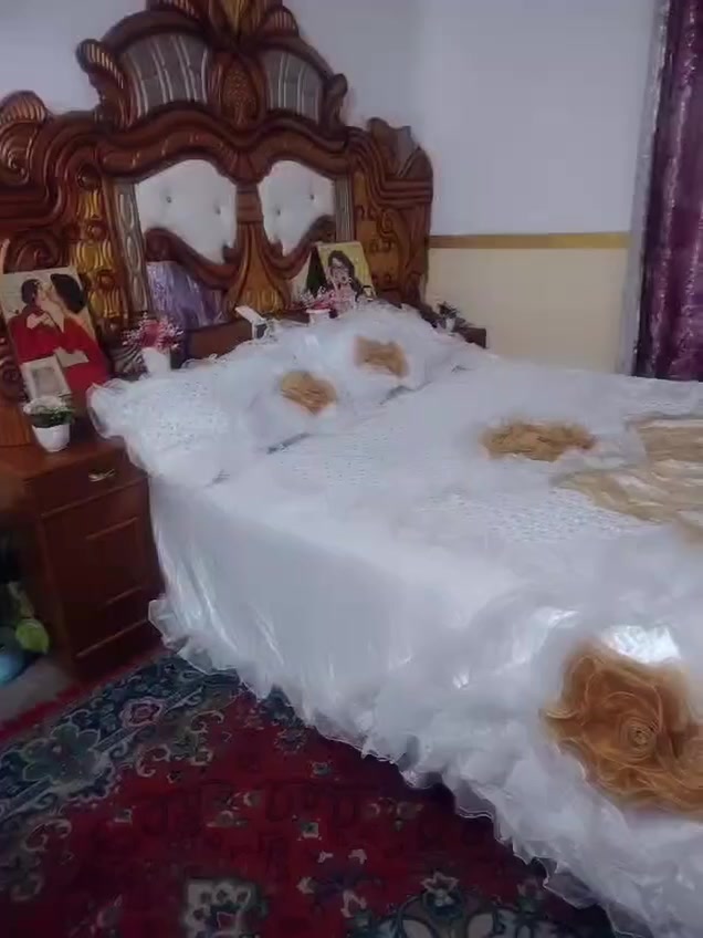 غرفه للبيع ب٧٠٠وبيهه مجال ***********
