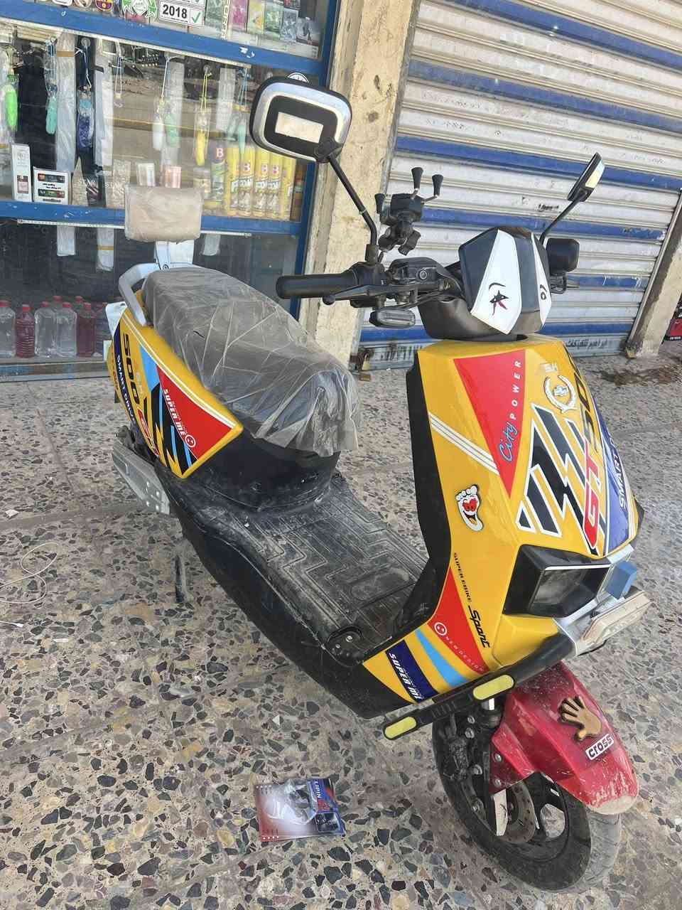 دراجه
ملف 2000 
سرعة 60 
مسافه 40 كيلو حقيقي 
بطاريات 6 كبار ولي الاصلي حجم 32 امبير 
دسكات امامي خلفي 
4 كير امامي 
وكير رجوع للخلف 
لايتات نهاري 
بك لايت ليد 
عالي ناصي 
دبل اشاره 
شاشه اعطال ذكيه 
موصلات الدراجه من كيبلات + فيشه من اجود النوعيات العازله للماء والرطوبه والغبار
سعر ٥٥٠
التواصل ***********
