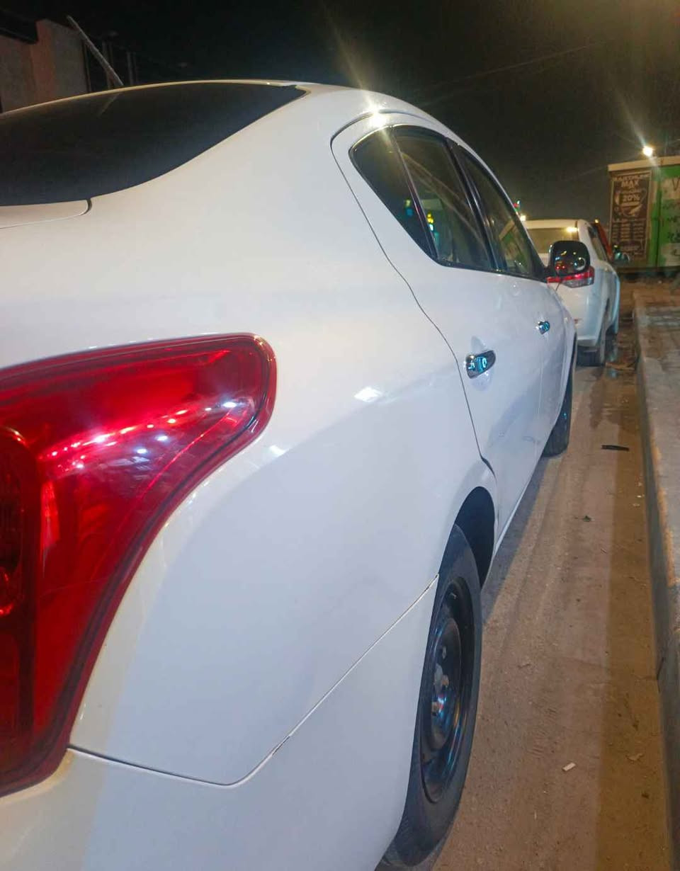 نيسان صني مديل٢٠١٧ سنويه منتهيه بدي مامكفول بيها بارد سعرها ٨٥ بيها مجال حداديه جديده تايرات جدد لايت ثلجي سياره حلوة ونضيفه  عنوان بصره بريهه للبيع هذا رقمي *********** البصرة, العراق
