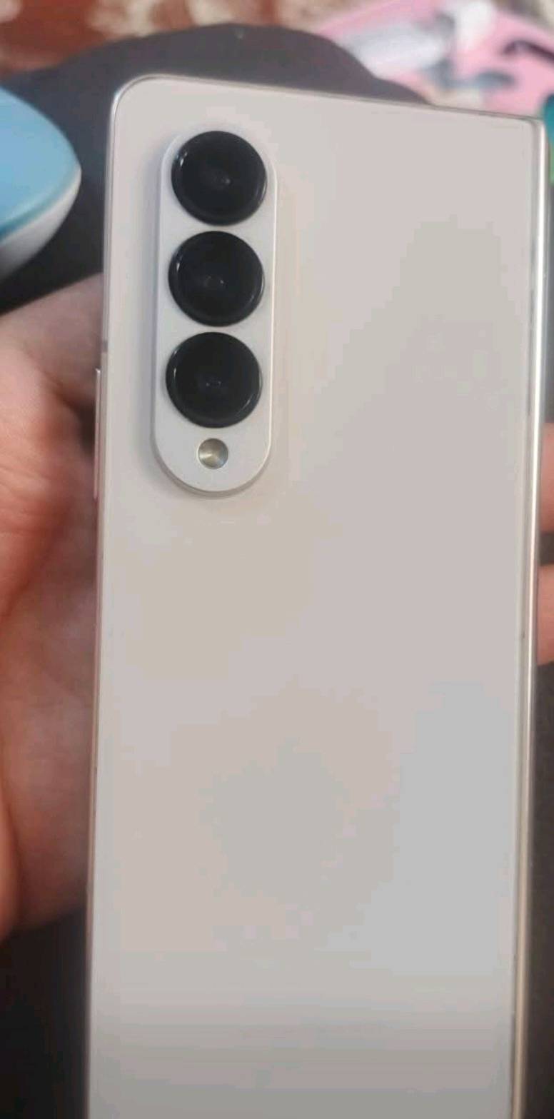 Samsung Galaxy Z Fold4جهاز مكفول من كلشي ذاكره 256بس مشكلته لشاشه لكبيره ل
ما تنفتح كلش تقريبن تنفتح 95بل 100رايده بيع او مراوس قفل 450