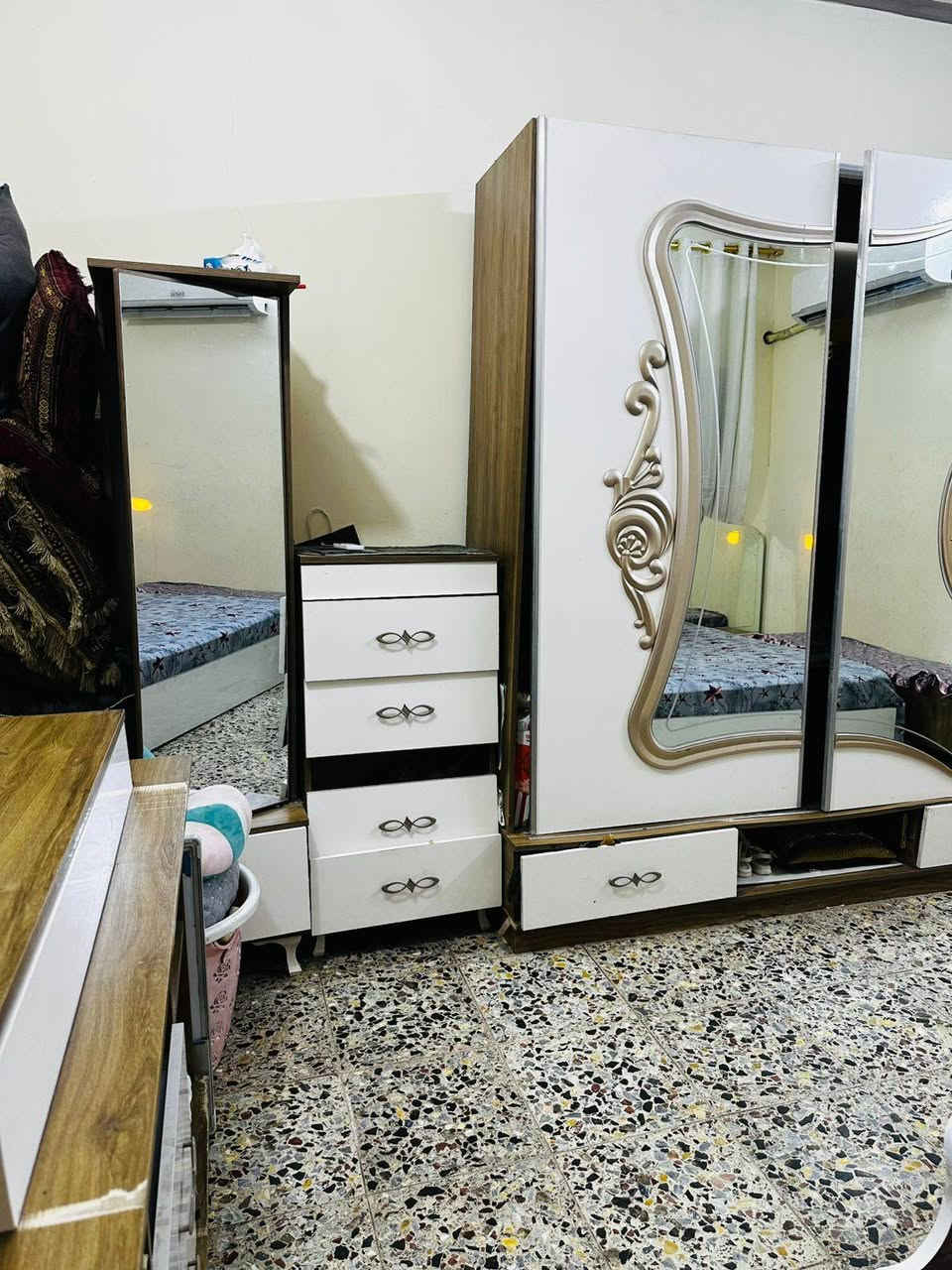 السلام عليكم غرفة نوم لبيع ٩ قطع
مستخدمه مكاني بغداد البلديات
للاستفسار ***********
