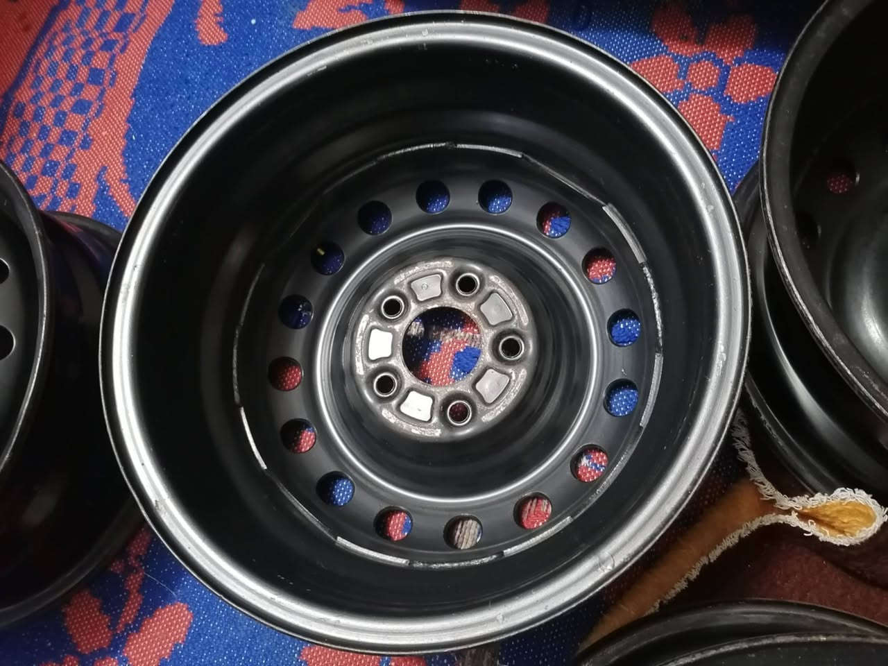 السلام عليكم من رخصه الادمن
للبيع تخم وياله حجم 15 أصلي ثقيل شرط البلنص جديد جدا مامصبوغ صبغه الشركه مكان كربلاء رقم موبايل ***********
