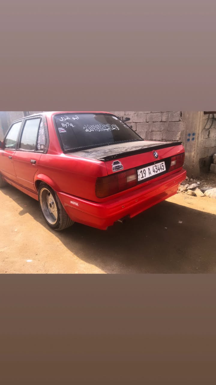 بي أم زعره السنوية جديدة صارلها 12 يوم بـأسم صديقي مصفره مامطلوبة الكهربائات كلها شغاله ماعدا العينه فقط الرون يشكل يصعد وينزل گيج الحماوه شغال
گيج البنزين شغال 
تخم سماعات السيارة بلاد حمرة مصبوغة جماليه صبغتها كلش حلوه المكينة والگير كفاله تخم تاير ويل كب رياضي لايت زنون هورن طاط يشگ الگاع مكانها بصرة السيارة احلى من الصورة 
السعر 37 بيها مجال للطيبين فقط


**إذا كنت صاحب هذا الإعلان وتريد حذفه لأي سبب، رجاءا أرسل رسالة إلى الدعم الفني**