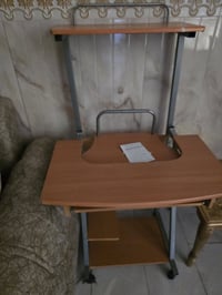 ميز حاسبة • مكتب كمبيوتر