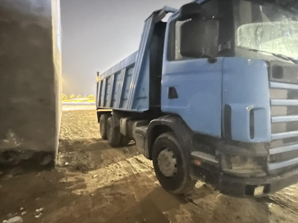 سكانيه موديل 2003 مكينه جديده وكير 4/4 بدون رقم مجموعه كتر 16 قماره حلوه ودواخل كلش نضيفه مكانيه البصره الهاتف ***********
