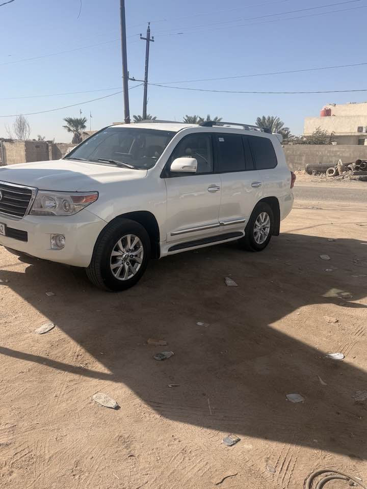 السلام عليكم لندكروز موديل 2014 كاز رقم بصره بسمي  السعر 270 رقم الهاتف ***********. مكان السياره البصره
