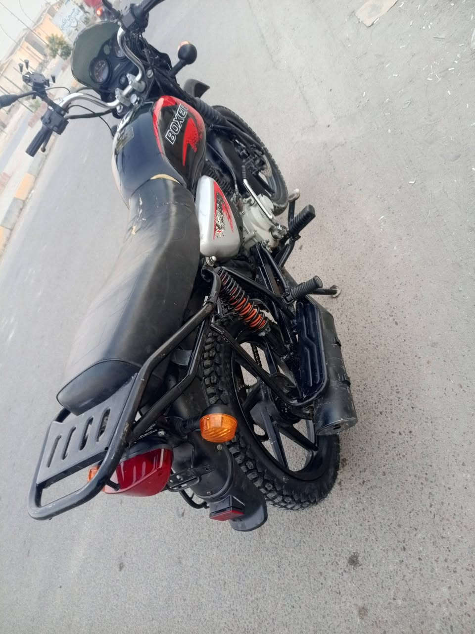 سلام عليكم دراجه بوكسر دراجه وراق ضايعه دراجه ماشيه 8000 حقيقي كفاله عامه موديل2023 كلشي شخال مكاني  بغداد الحسينية  راجديه سعر مليون رقم ***********
