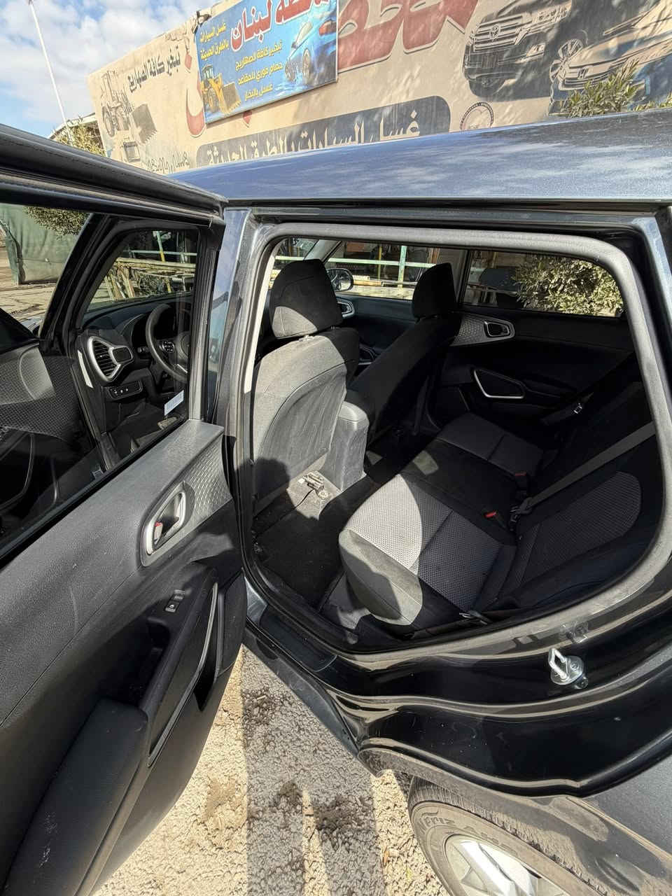 السلام عليكم للبيع كيا سول 2024 حادث موضح بلصور حادث امامي محرك 2000 دوش السيارة ماشية 17 الف السيارة موجودة في كربلاء بسعر مناسب جدا ***********
