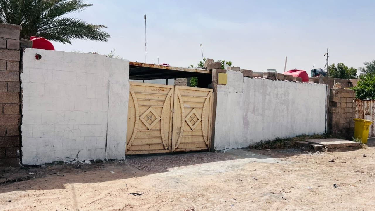 دار سكن طابو زراعي في حي الحرية ( الاولى ) 
بجانب سكلة ( سلام حميد ) 
مساحة 250 م 
بناء - ابلوك - اعكاده 
ماء - كهرباء 
مشمول بقرار ( 320 ) 
معاملة ( تطويب ) 
قريب على شارع زبيدية - شحيمية 

للاستفسار مراجعة مكتب ( غيدان ) للعقار  
واسط - الزبيدية - مقابيل حي ( الصناعي )  
***********  
*********** محمد سيد غازي
