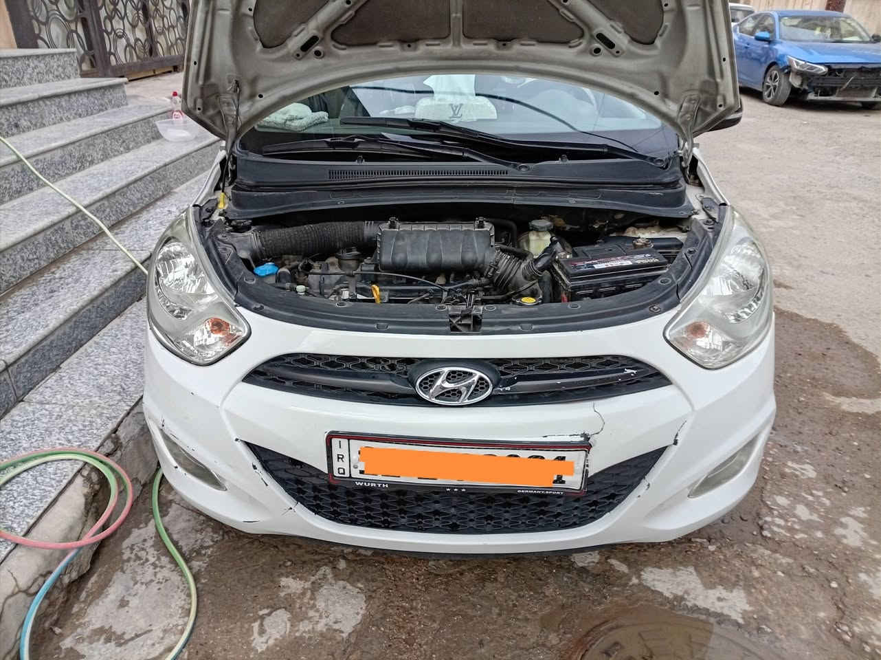 السلام عليكم،،، 
هونداي  اي تين i10  2013 خليجيه  بيها بس شويه من صفحه اليمنه طخات بسيطه كير ومحرك ٤ سلندر وتبريد وصدر كله مكفول طخم كامل تاير جديد،،،، مال بيت وكلش حلوه وشاشه وكامره  رقم انكليزي بأسمي  العنوان  سبع ابكار 
السعر 75$ وبيها مجال 
لتواصل *********** واتساب موجود
