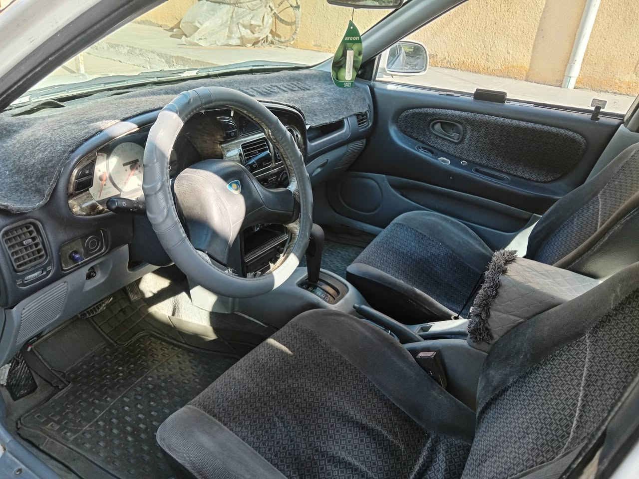 سلام عليكم للبيع براتون موديل 2004 لون ابيض مصبوغه جماليه بدون ضربه  كير اوتماتيك السياره ماناقصها اي شي من كير او محرك و حداديهه
وكهربائيات كلها شغاله تايرات جدد  رقم السياره بغداد
تحويل مباشر  سنويه لل 27
مكان السياره / بغداد 
السعر /48 ورقه$
الرقم/***********
