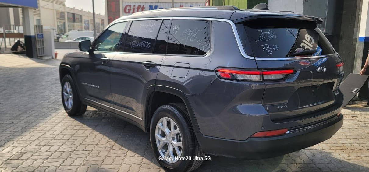 . 2023Jeep Grand Cherokee Limted

 السيارة فول🔥🔥ماعدا الفتحه سقف
رقم الموبايل:*********** 

الموديل : 2023. وارد امريكي رصاصي

‏3600 V6 :المحرك
حادث تبديل جاملخ وصبغ باب اليمين
ماشيه 24000ml

المواصفات :
* دفع رباعي 4x4 
قيادة ذاتية عند المنعطفات.
رادار امامي مع مانع تصادم
* تحذير الخروج عن المسار .
* تحذير النقطة عمياء
نظام تحذير عند تجاوز السرعة المحددة.
نظام تقليل الضجيج داخل المقصورة
* إنارة محيطية.
* مرايا تعتيم ذاتي.
* المرايا الجانبيه غير قابله للطي
* ويل قياس18 انج
* شاشه كبيرة 10.1 انج
* نظام الخرائط (GPS)
* عرض خرائط الطريق على لوحة القيادة.
* لوحة القيادة بقياس 12 أنج.
* كاميرا للمرأة الداخلية.
*كاميرا حرارية
* المصابيح الأمامية زنون
* كشافات الضباب زنون
* دخول ذكي.
* بصمة على الابواب الاماميه
* تشغيل عن بعد .
* الصندوق الخلفي كهربائي
* فرش المقصورة الداخلية من الجلد الطبيعي الفاخر .
* اضافات من الخشب الطبيعي للمقصورة الداخلية
* ذاكرة لحفظ وضعيات الجلوس للسائق. * ذاكرة لحفظ 
* المقاعد الأمامية كهربائية
* المقاعد الأمامية تدفئة
* المقاعد الخلفية تدفئة
انارة داخلية LED 
* حساسات امامية.
* حساسات خلفية
* 7 راكب منفصل VIP
* مكيف خلفي مع وحدة تحكم منفصلة .
* تدفئة ستيرن 
مانع تصادم خلفي .
* بلوتوث تلفون .
* محدد سرعة .
* نظام التشغيل والاطفاء الاوتوماتيكي ( Auto Start
‏. (System
‏)Auto Break System ) نظام بريك اوتماتيكي
