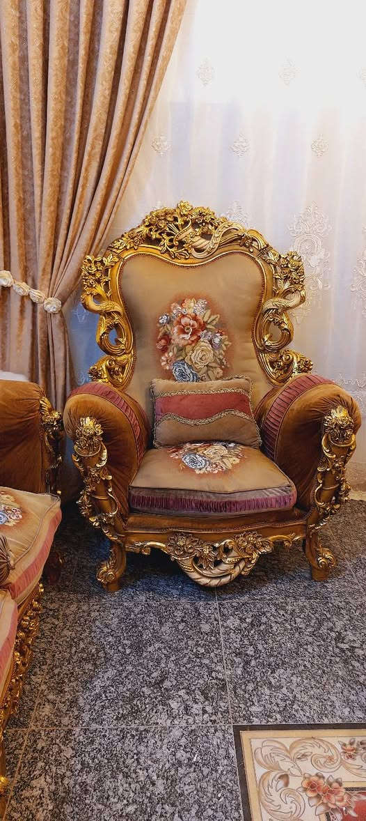 تخم زان مصري دمياطي ١٢ مقعد ضخم جدا مع طبله وسط بغداد الشعب ***********
